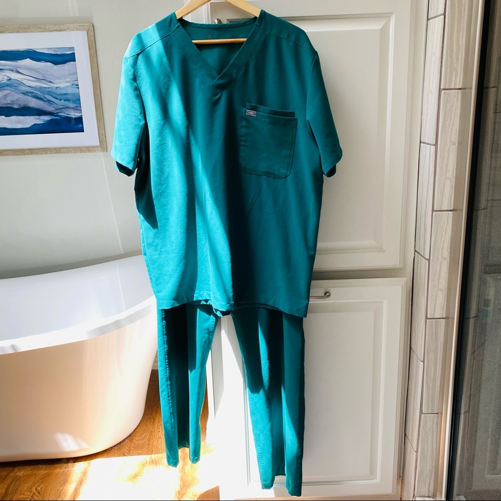 Figs Men's Teal Scrub Ensemble